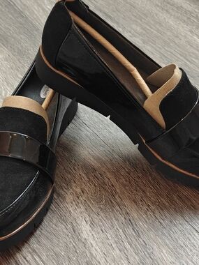 Dr. Scholl's Black and Tan Patent & Suede Platform Loafers